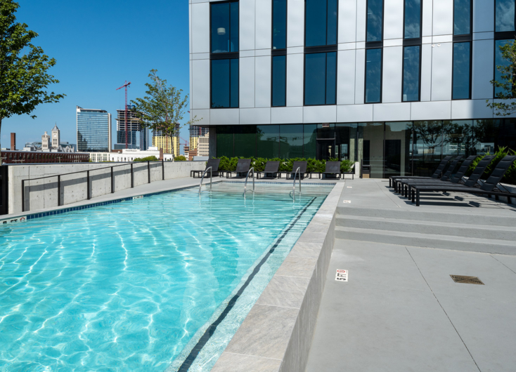 Luxury Apartment Swimming Pool Nashville, TN